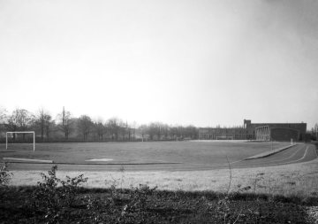 Turnhalle und Sportplatz des Gymnasiums Hammonense, Hamm - Fertigstellung 1956. Undatiert, um 1956