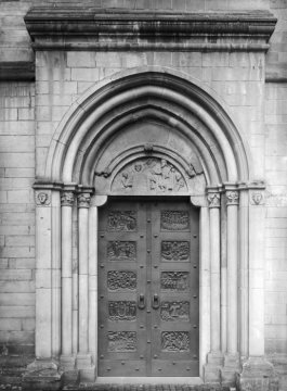 Petrikirche, Soest: Bronzenes Portal ("Viegener-Portal") am südlichen Querschiff mit Darstellungen der Apokalypse des Johannes, gestaltet von Fritz Viegener 1958. Aufnahme undatiert.