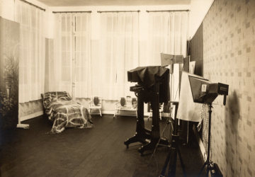 Atelier (Teilansicht) im Fotofachgeschäft Josef Viegener, Hamm - eröffnet 1925 an der Oststraße 47, verlagert 1930 zur Oststraße 36. Standort der Aufnahme nicht bezeichnet, undatiert.
