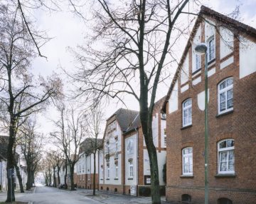 Lünen-Brambauer, Rudolfstraße: Ehemalige Kolonie der Zeche Minister Achenbach mit Bergarbeiter-Wohnmuseum in Haus-Nr. 10 (erbaut 1905, Bildmitte links). Februar 2017.