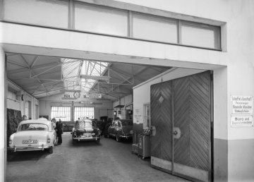 Autoreparatur bei Scheffel & Geisthoff, Hamm, Sedanstraße 41-45 - Vertragshändler der Automarke Mercedes-Benz nebst Kundendienst und Autowerkstatt. Ansicht um 1959.