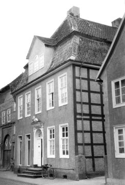 Delbrück-Ortszentrum um 1952: Löwen-Apotheke an der Oststraße 12.