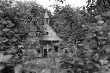 Peter und Paul-Kapelle ("Reller Kapelle") - Delbrück-Ostenland, erbaut 1869 (Baudenkmal), Rellerweg. Ansicht um 1952.
