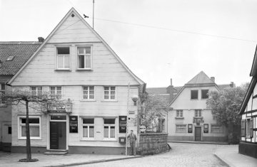 Herdecke, Hauptstraße 19: Gasthaus "Zur Deutschen Eiche" und Gasthaus "Börse" an der Kampstraße (Bildmitte). Undatierte Vermessungsdokumentation der damaligen "Adolf-Hitler-Straße" [nach 1937].