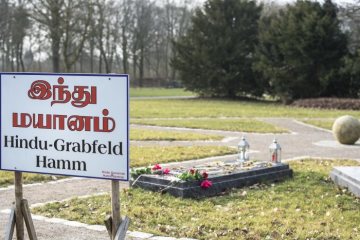 Hindu-Grabfeld Hamm; am 01.10. 2015 wurde auf dem Friedhof Birkenallee in Hamm Deutschlands erstes Hindu-Grabfeld eingeweiht;  Birkenallee 8, 59071 Hamm