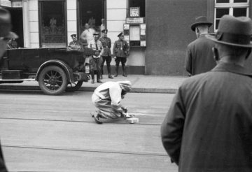 Hamm zur NS-Zeit: Giftgas-Übung der Polizei am 24. September 1934 - Einsatz am Marktplatz vor der Adler-Apotheke.