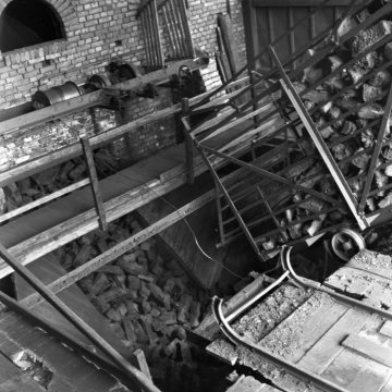 Torffabrik in Tungerloh-Pröbsting: Entladung einer Torffuhr aus dem Weißen Venn