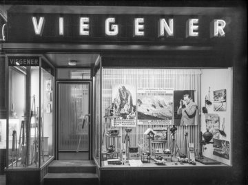 Fotoatelier Josef Viegener, Hamm (gegr. 1925) im Jahr 1962 - seit 1949 ansässig an der Ostenallee 29 (zuvor Geschäftslokal Oststraße 36, durch Bombeneinschlag zerstört 1944).
