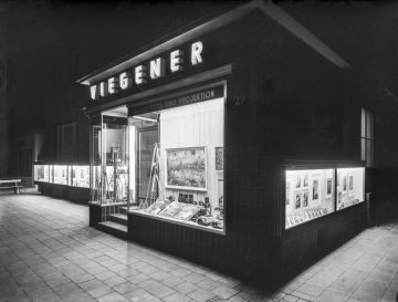 Fotoatelier Josef Viegener, Hamm (gegr. 1925) - seit 1949 ansässig an der Ostenallee 29 (zuvor Geschäftslokal Oststraße 36, durch Bombeneinschlag zerstört 1944). Undatiert.