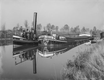 Dampfschlepper Merkur und Frachtschiff Ida II. auf dem Datteln-Hamm-Kanal bei Hamm. Undatiert, um 1965.
