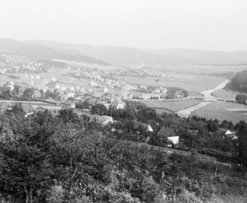 Blick auf Ortschaft und Ruhrtal bei Glösingen, undatiert