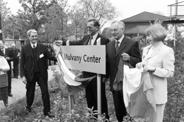 Castrop-Rauxel, April 1999: Eröffnung des "Mulvany-Centers" im Gewerbepark Erin, errichtet auf dem Gelände der 1983 stillgelegten Zeche Erin und benannt nach dem irischen Zechenbegründer William Thomas Mulvany (*1806 Dublin +1885 Düsseldorf).