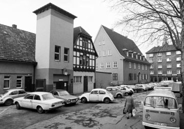 Castrop-Rauxel, Leonhardstraße: Alte Feuerwache in neuer Funktion als Bürgerhaus und Keramikstudio. 06. März 1981.