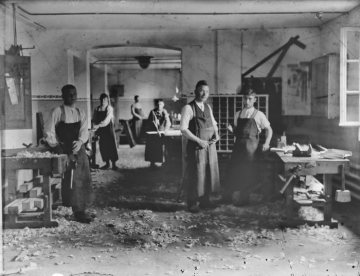 Arbeit in der Schreinerei, Provinzial-Heilanstalt Warstein: Beschäftigungstherapie für männliche Patienten, 1927.