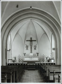 Innenansicht der St.-Barbara-Kirche in Neu-Andreasberg (Gemeinde Bestwig), undatiert