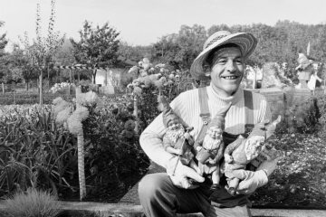 Kleingärtner mit Gartenzwergen. Castrop-Rauxel, Oktober 1979.