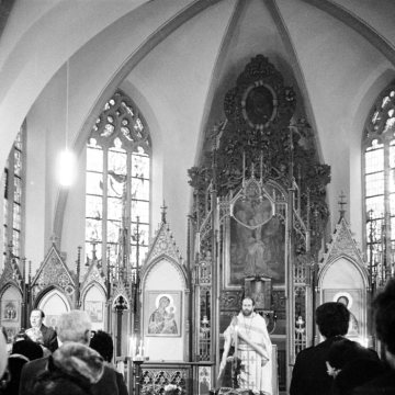 Messe der russischen Gemeinde Datteln-Horneburg mit Pater Immekus, St. Maria-Magdalena-Kirche, 27. Dezember 1974.