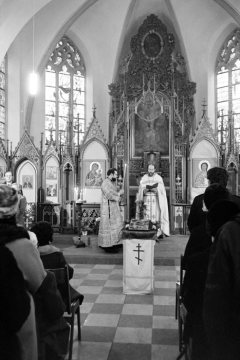Messe der russischen Gemeinde Datteln-Horneburg mit Pater Immekus, St. Maria-Magdalena-Kirche, 27. Dezember 1974.