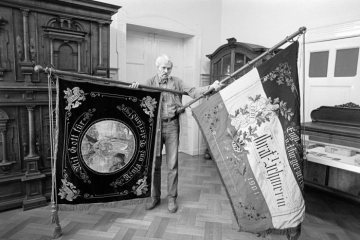 Historische Fahnen aus der heimatkundlichen Sammlung des Stadtmuseums Castrop-Rauxel, November 1984.