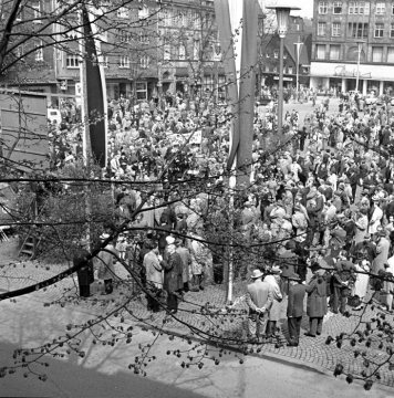 1. Mai-Kundgebung am "Tag der Arbeit", Marktplatz Castrop-Rauxel, 1960er Jahre.