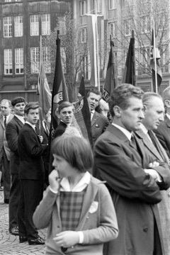 1. Mai-Kundgebung, Marktplatz Castrop-Rauxel. Undatiert, 1960er Jahre.