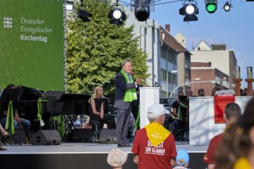 Eröffnung des Ev. Kirchentages 2019 in Dortmund: Armin Laschet, Ministerpräsident des Landes Nordrhein-Westfalen, bei seiner Begrüßungsrede auf der  Altarbühne am Ostentor.