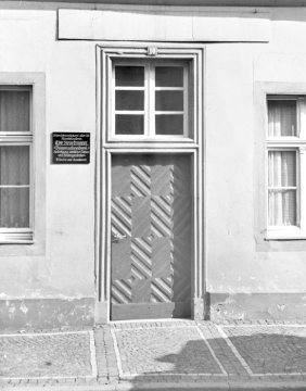 Haustür mit Oberlicht und geometrischem Schlagmuster, Warendorf. Undatiert.