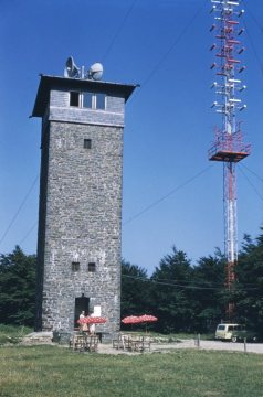 Aussichtsturm und UKW-Sender auf der Nordhelle (663 m NN)