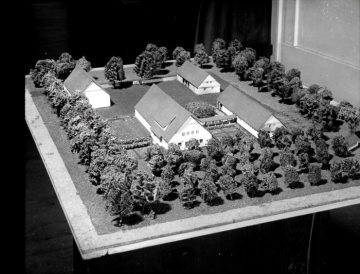 Modell eines Großbauernhofes in Preußisch Ströhen (Gemeinde Rahden), 1945-1949.