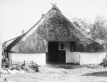 Bauernhaus mit Strohdach, Wiek, Insel Rügen, Mecklenburg-Vorpommern. Undatiert, vor 1950.