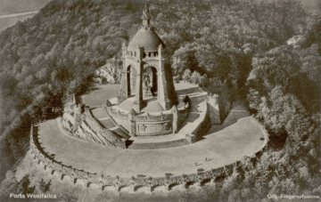 Kaiser-Wilhelm-Denkmal auf dem Wittekindsberg, Porta Westfalica, erbaut 1892-1896. Undatierte Fliegeraufnahme, um 1940?