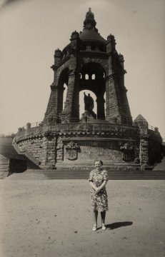 Kaiser-Wilhelm-Denkmal auf dem Wittekindsberg bei Porta Westfalica, erbaut 1892-1896. Architekt: Bruno Schmitz, Bildhauer: Caspar von Zumbusch. Undatiert.