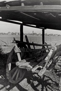 Langholzwagen mit Blick auf den Ortskern von Rinkerode, 1960er Jahre.