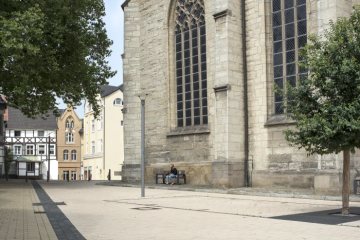 Unna-Altstadt: Kirchplatz der ev. Stadtkirche - gotische Hallenkirche, erbaut 1322-1467. Ansicht im Juli 2016.