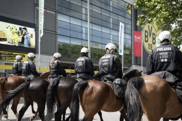 Polizei-Landesreiterstaffel NRW Dortmund: Einsatz am Fußballstadion Signal Iduna Park. Juni 2018.