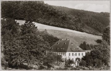 Wenholthausen (Gemeinde Eslohe), Blick auf das DRK-Heim, Hilfskrankenhaus und Altersheim, "Haus Blessenohl": Ehemaliges Gut, 1952 bis 1986 im Besitz von Nonnen
