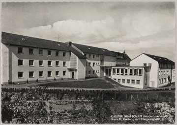 Die Silikose-Klinik im ehemaligen Kloster Grafschaft (Gemeinde Schmallenberg), Haus St.-Hedwig mit Pflegevorschule
