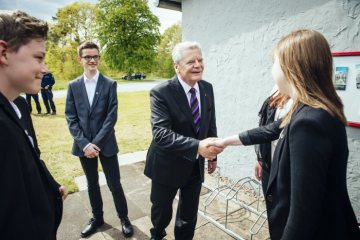 Bundespräsident Gauck im Gespräch mit Schülern