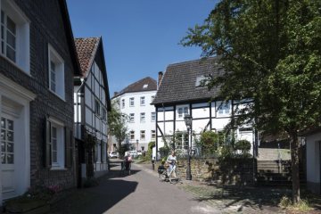 Stadt Schwerte - Blick in die Altstadt mit ihren Fachwerkhäusern unterhalb des Marktplatzes in der Kötterbachstraße gelegen