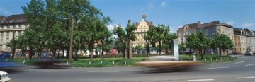 Der Borsigplatz, gärtnerisch gestaltetes Verkehrsrondell in der nördlichen Innenstadt (2)