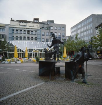 Kortum-Brunnen und Glas-Café auf dem Husemannplatz
