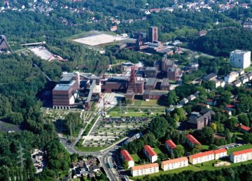 Luftaufnahme von der Zeche Zollverein in Essen-Stoppenberg: Das Unesco-Weltkulturerbe ist ein Architektur- und Industriedenkmal in einem ehemaligen Steinkohlebergwerk