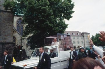 Papstbesuch am 22.06.1996: Johannes Paul II auf dem Weg zum St. Liborius-Dom