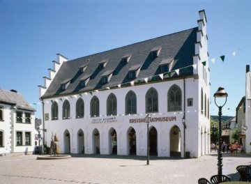 Das ehemalige Rathaus, erbaut im 14. Jahrhundert - Sitz des Südsauerlandmuseums (Kreisheimatmuseum)