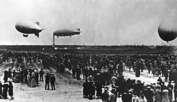 Landung des Luftschiffs ZR-1 Shanondoah in Lakehurst/USA (?) um 1924 