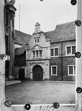 Das Jesuitenkolleg: Eingang an der Ostseite (um 1935?)