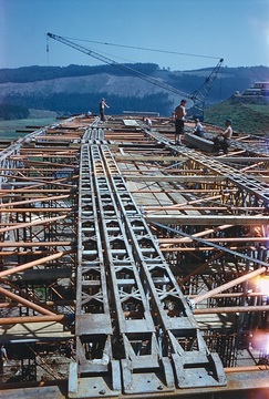 Bau der Talbrücke Sondern im Zuge der Errichtung der Biggetalsperre 1957-1965