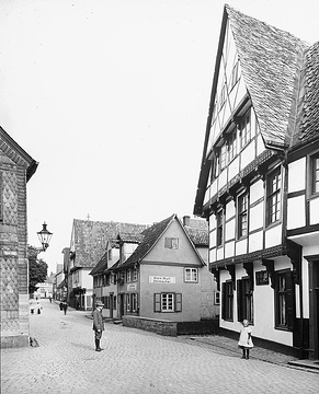 Thomästraße mit Fachwerkhaus von 1543: Haus Wagner, ca. 1913.