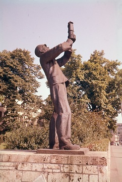 Denkmal zu Ehren der Opfer des Grubenunglücks auf Zeche Minister Stein am 11.02.1925