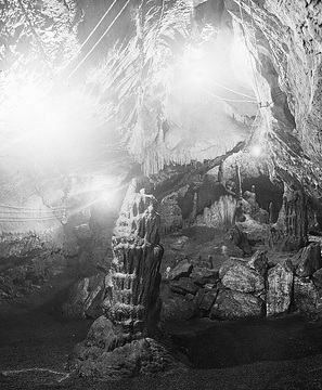Tropfsteine in der Heinrichshöhle bei Sundwig